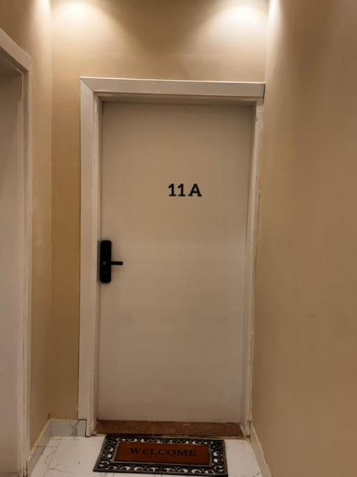 وسيعة بمطبخ تحضيري ودخول ذاتي Apartment